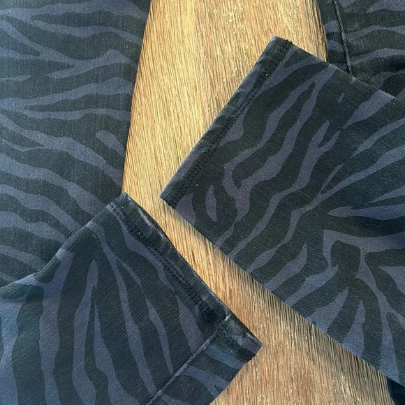 Rock‎ & Republic Pants Women's Size 10 Denim-R FEVER Pull On Slimming - Picture 3 of 10